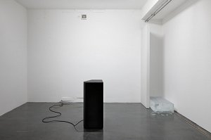 Astali / Peirce ›conversation‹ - speaker, ice block, polyester, synthetic sounds, found T-Shirt - 2013