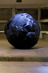Johannes Vogl ›Untitled (Black Hole)‹ - steel, umbrellas - 2010 - courtesy Galerie Martin Janda, Wien