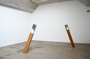 Amir Fattal - ›Two columns‹ - wood, glass, light-bulbs -  2012