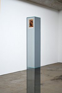 Amir Fattal ›Body of Work‹ - Glas mit reflektierender Folie, Papier - 2011